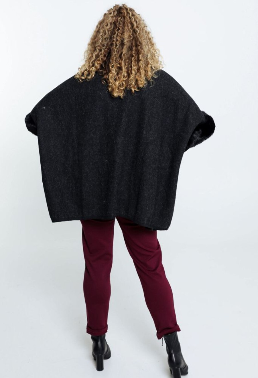 Accessoires Cassis | Effen Poncho Met Rand Van Imitatiebont Zwart