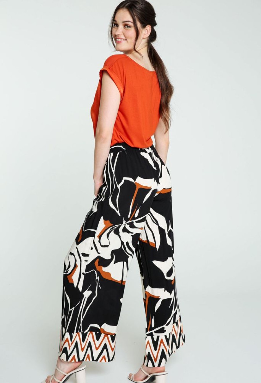 Kleding Cassis | Soepele Broek In Viscose Met Abstracte Print Zwart