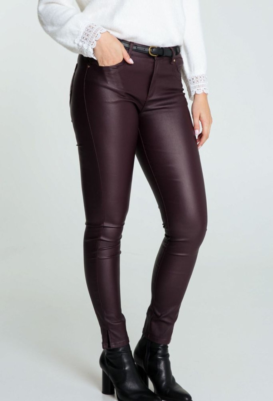 Kleding Cassis | Gladde, Gecoate Slim Broek Met 5 Zakken En Zwarte Riem Bordeaux