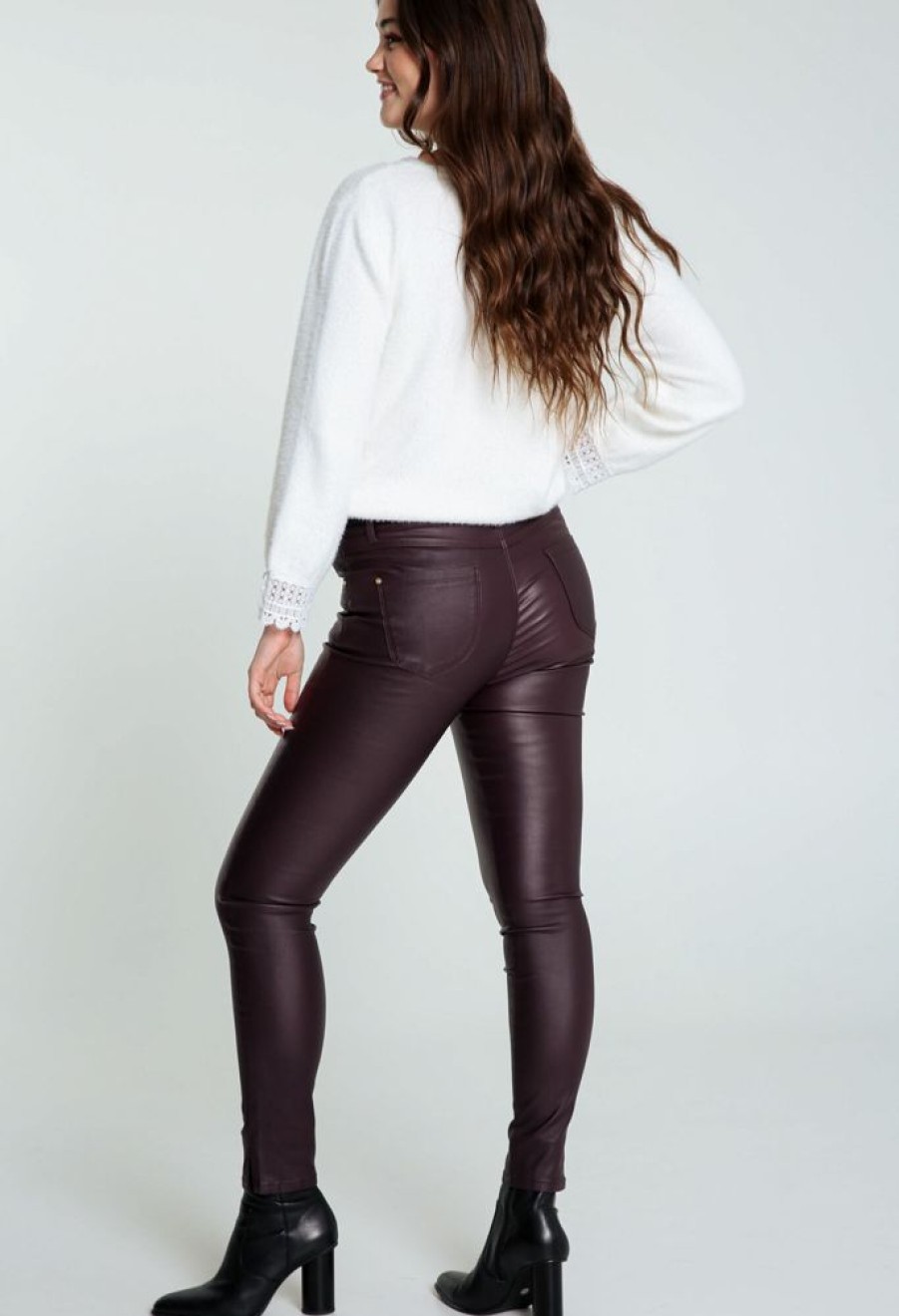 Kleding Cassis | Gladde, Gecoate Slim Broek Met 5 Zakken En Zwarte Riem Bordeaux