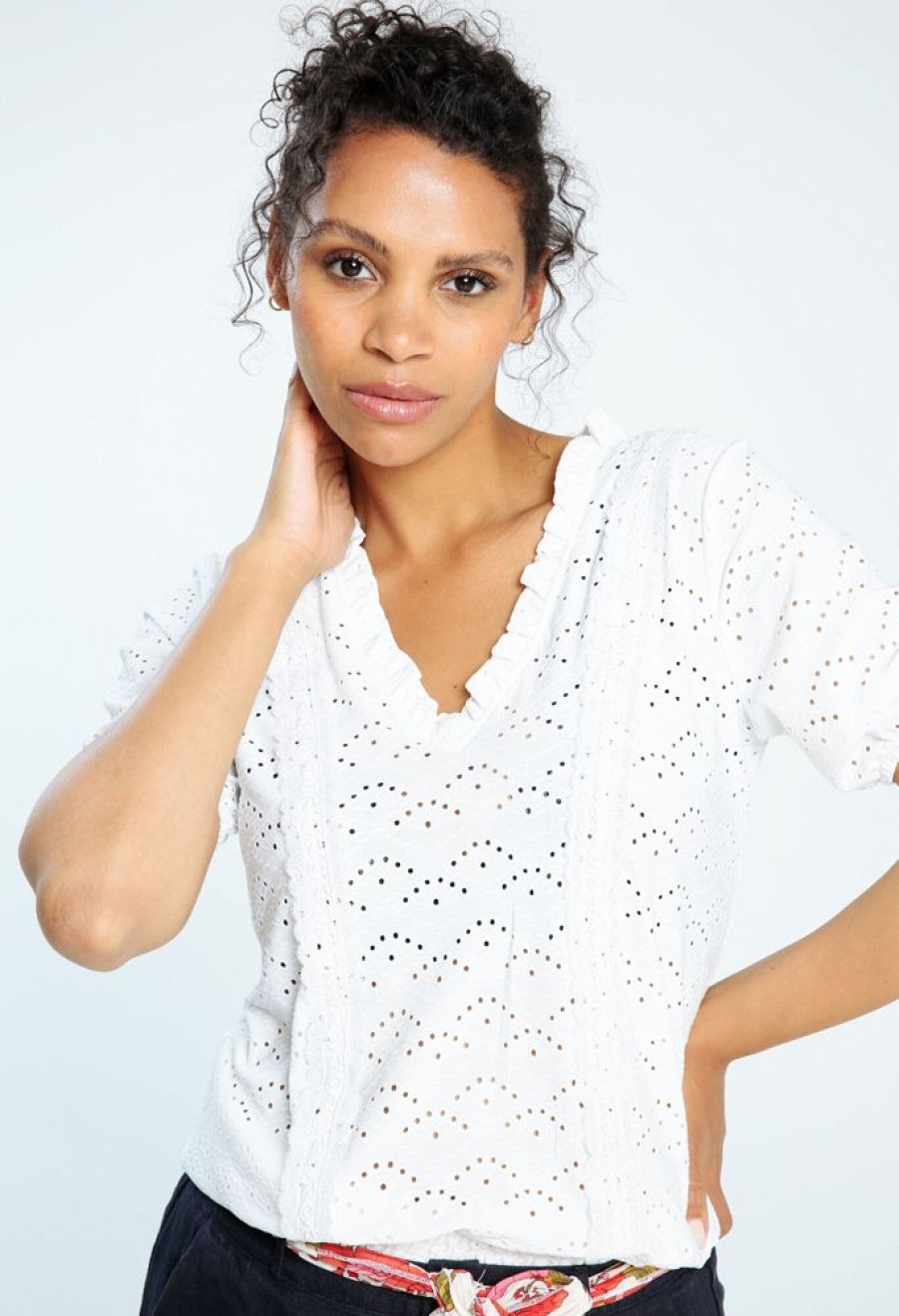 Kleding Cassis | Effen T-Shirt Met Borduureffect En Frou-Frou Kraag Ecru