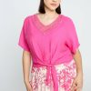 Kleding Cassis | Effen Geknoopte Blouse Met Pareltjes Aan De Hals Fushia